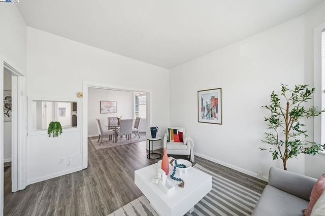 3237 Linden St, Oakland, CA 94608