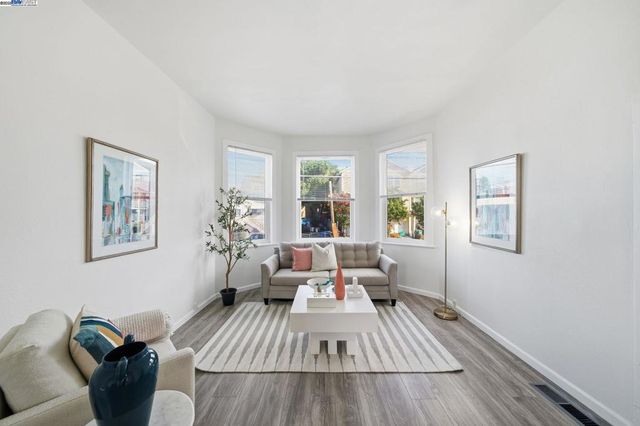 3237 Linden St, Oakland, CA 94608