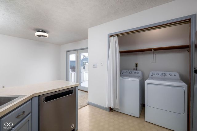 215 Black Maple Court, Greenwood, IN 46143