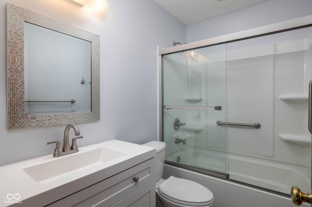 215 Black Maple Court, Greenwood, IN 46143