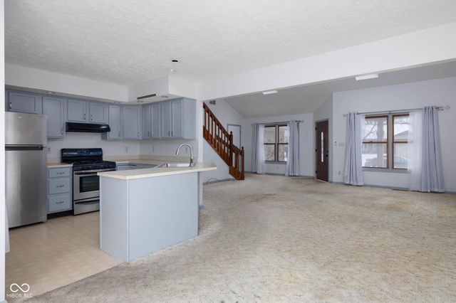 215 Black Maple Court, Greenwood, IN 46143