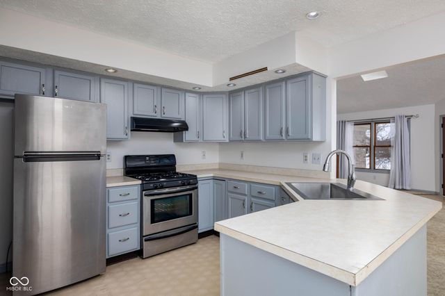 215 Black Maple Court, Greenwood, IN 46143