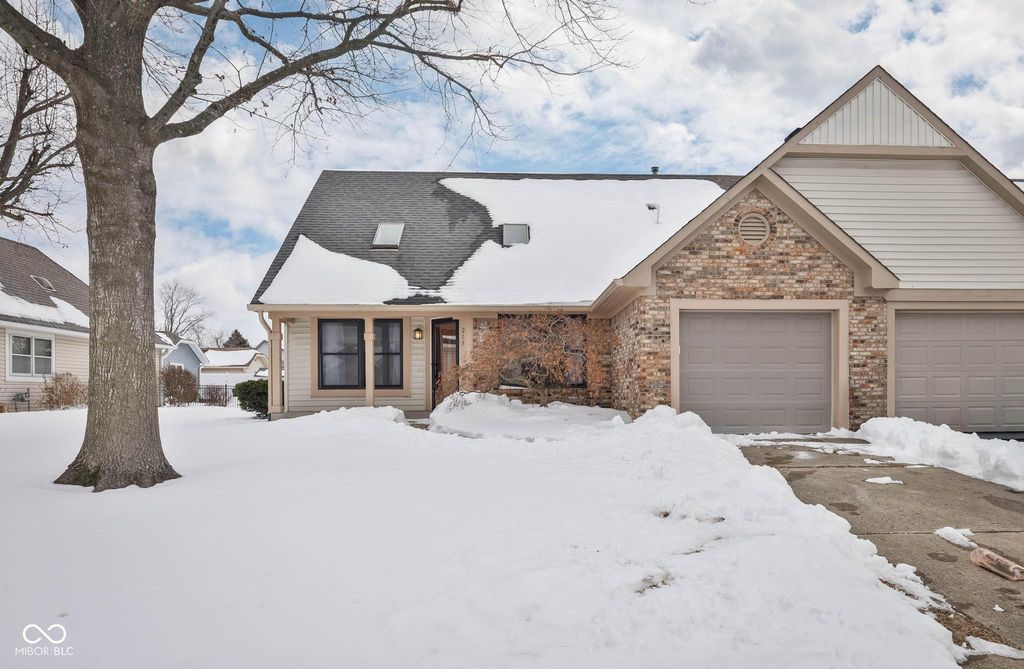 215 Black Maple Court, Greenwood, IN 46143