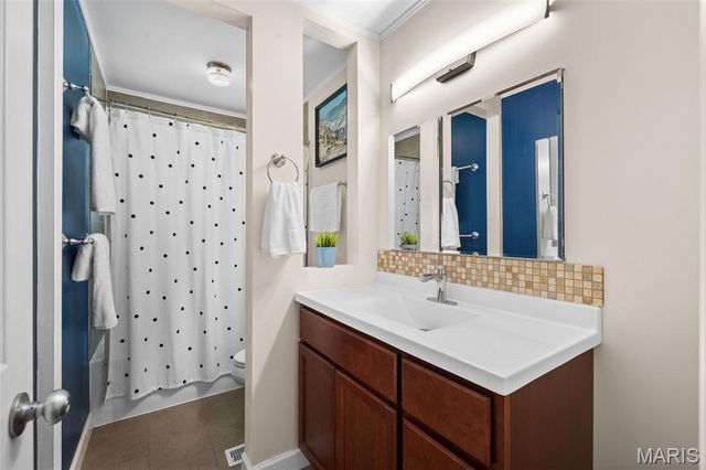 2431 Wesington Drive, Maryland Heights, MO 63043