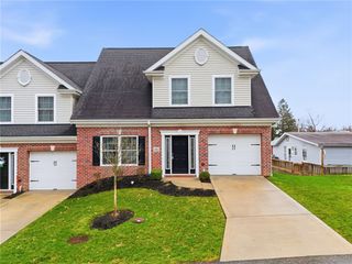 2882 E May Street, Castle Shannon, PA 15234