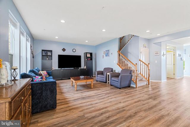 8432 CLIFFVIEW LN, Frederick, MD 21704