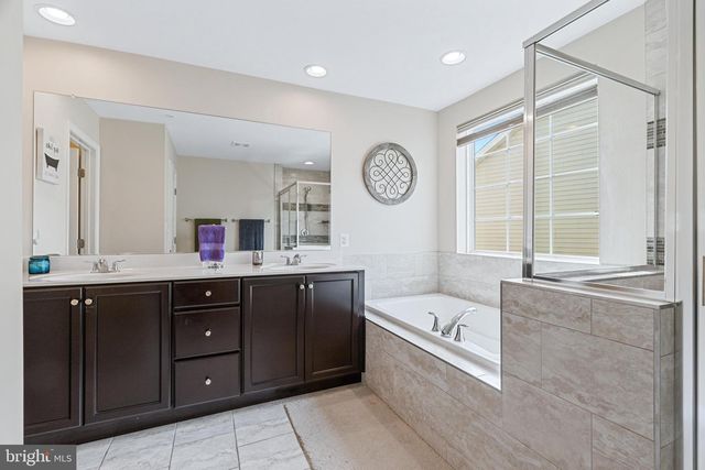 8432 CLIFFVIEW LN, Frederick, MD 21704