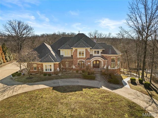 12932 Sunset Bluff Court, St Louis, MO 63127