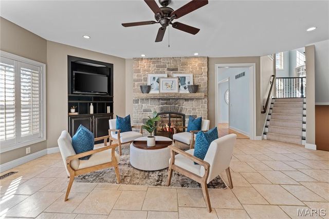 12932 Sunset Bluff Court, St Louis, MO 63127