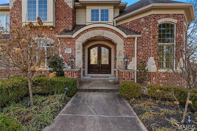 12932 Sunset Bluff Court, St Louis, MO 63127