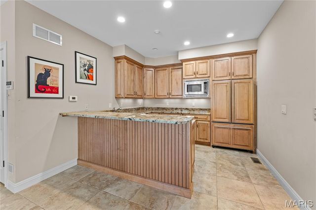 12932 Sunset Bluff Court, St Louis, MO 63127