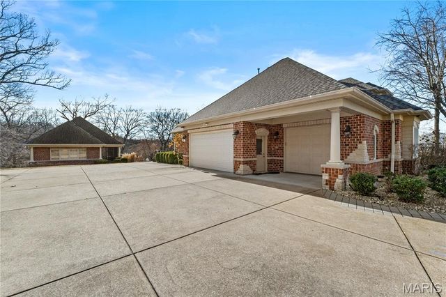 12932 Sunset Bluff Court, St Louis, MO 63127