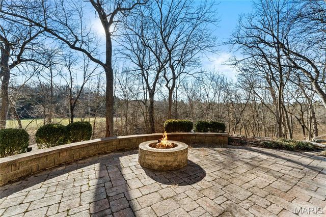 12932 Sunset Bluff Court, St Louis, MO 63127