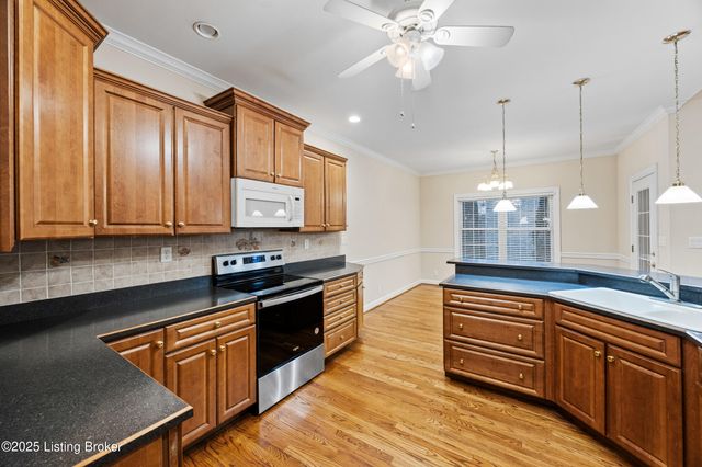 11115 Perwinkle Ln, Louisville, KY 40291