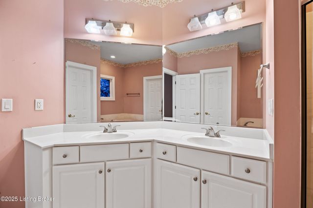 11115 Perwinkle Ln, Louisville, KY 40291