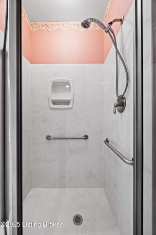 11115 Perwinkle Ln, Louisville, KY 40291