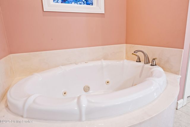 11115 Perwinkle Ln, Louisville, KY 40291