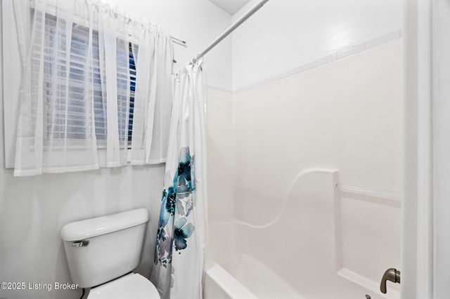 11115 Perwinkle Ln, Louisville, KY 40291