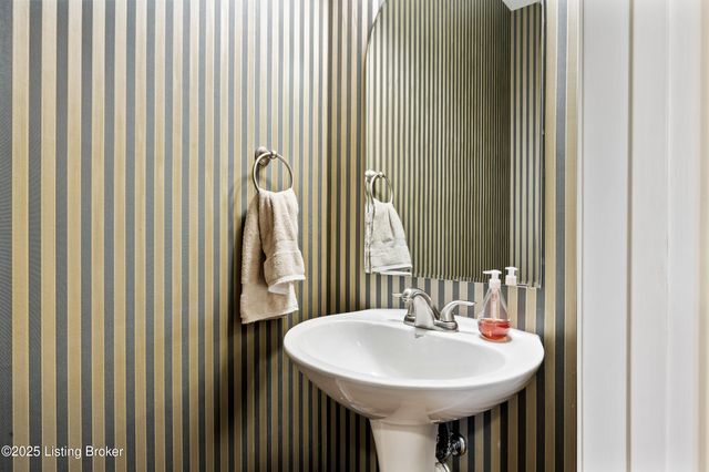 11115 Perwinkle Ln, Louisville, KY 40291