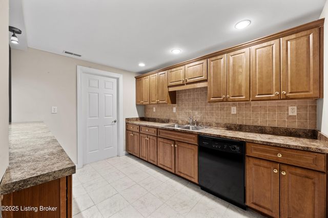 11115 Perwinkle Ln, Louisville, KY 40291