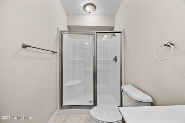 11115 Perwinkle Ln, Louisville, KY 40291