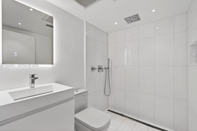 1800 Collins Ave 5E, Miami Beach, FL 33139