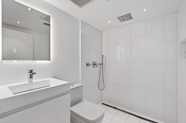 1800 Collins Ave 5E, Miami Beach, FL 33139