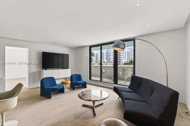 1800 Collins Ave 5E, Miami Beach, FL 33139