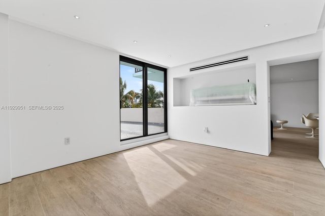 1800 Collins Ave 5E, Miami Beach, FL 33139