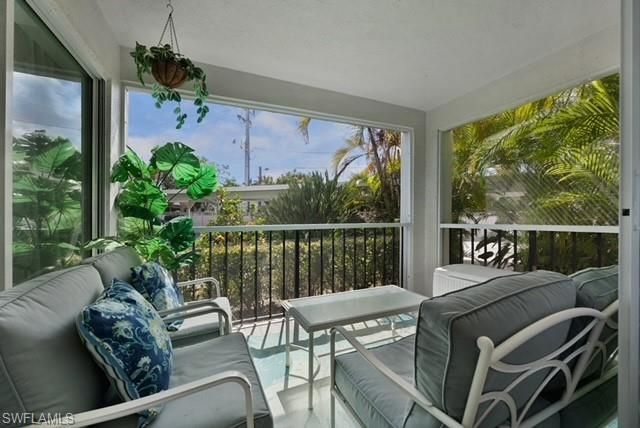 53 High Point CIR W 107, Naples, FL 34103