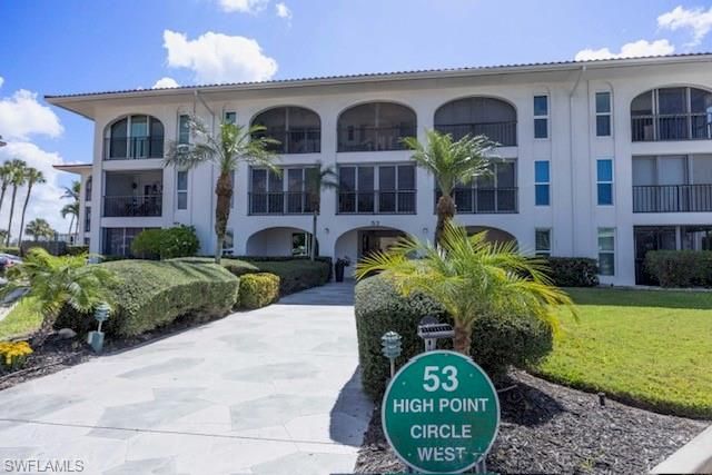 53 High Point CIR W 107, Naples, FL 34103