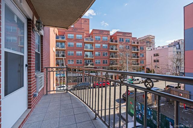 3506 Leavitt Street 3I, Flushing, NY 11354