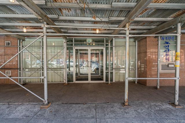 3506 Leavitt Street 3I, Flushing, NY 11354