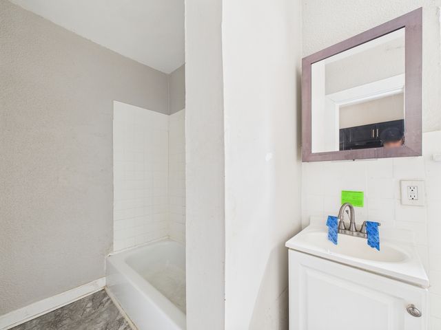 11540 S Yale Avenue, Chicago, IL 60628