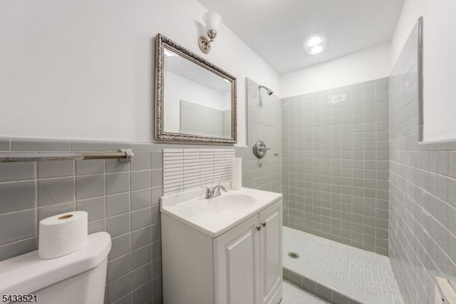 638 River Rd, Chatham Twp., NJ 07928
