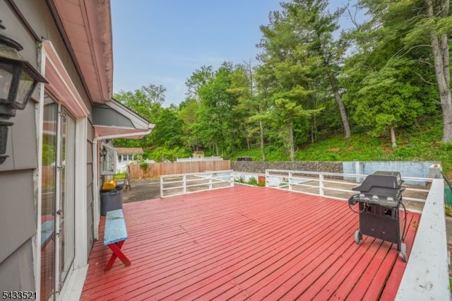 638 River Rd, Chatham Twp., NJ 07928