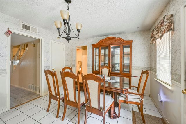 1700 Chip N Dale Drive, Arlington, TX 76012