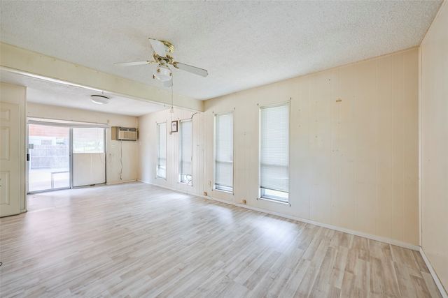 1700 Chip N Dale Drive, Arlington, TX 76012