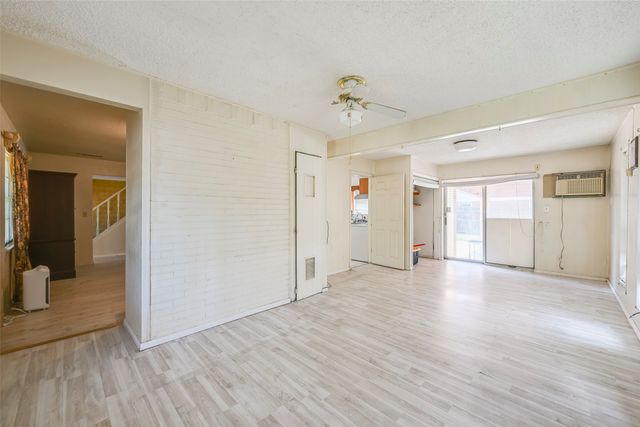1700 Chip N Dale Drive, Arlington, TX 76012