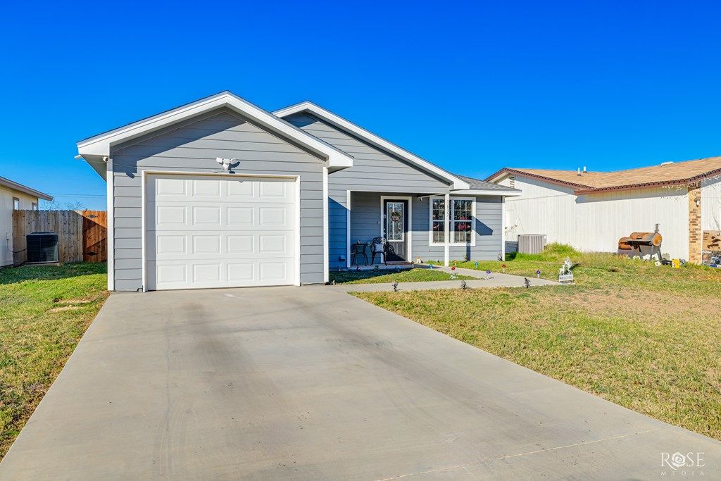 Image 2 of property listing at 1637 Cloud St, San Angelo, TX 76905