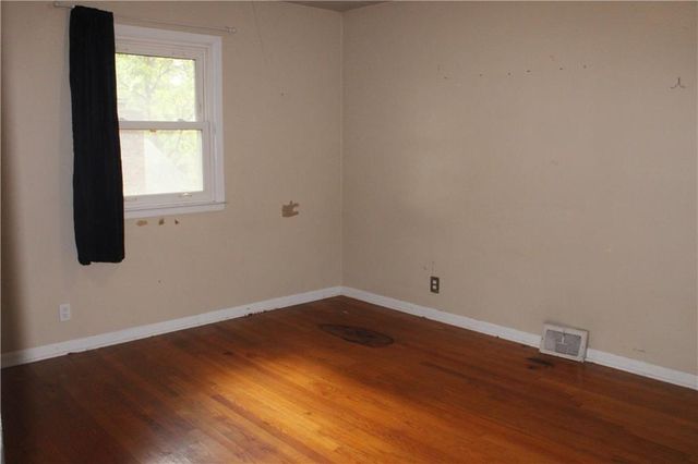 3 country club Terrace, Lexington, MO 64067