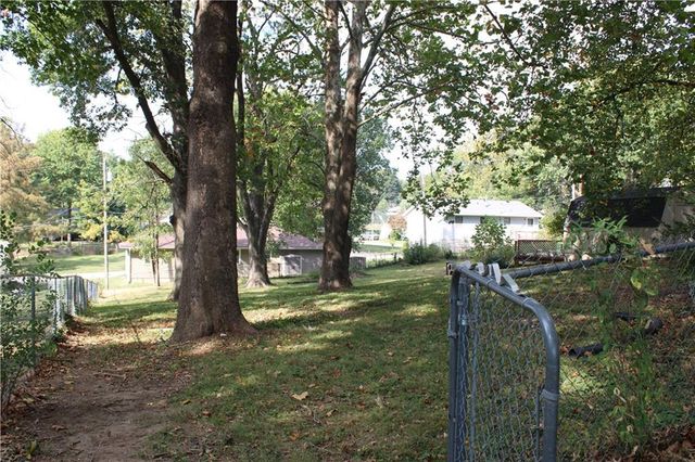 3 country club Terrace, Lexington, MO 64067