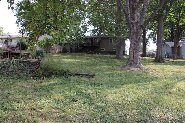 3 country club Terrace, Lexington, MO 64067