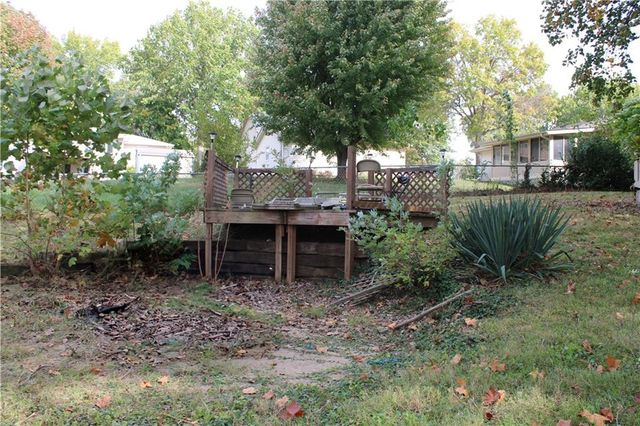 3 country club Terrace, Lexington, MO 64067