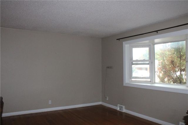 3 country club Terrace, Lexington, MO 64067