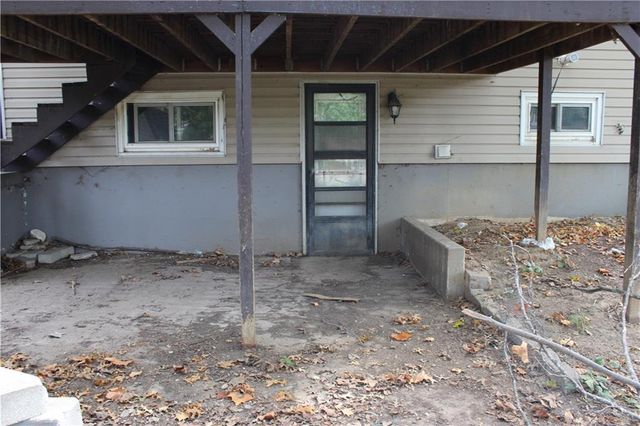 3 country club Terrace, Lexington, MO 64067