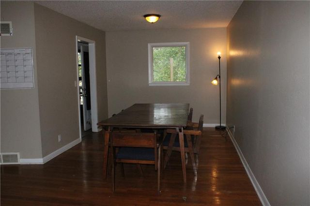 3 country club Terrace, Lexington, MO 64067