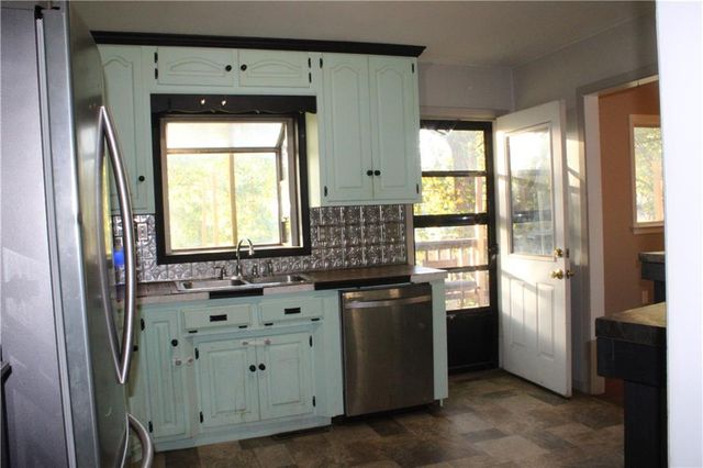 3 country club Terrace, Lexington, MO 64067