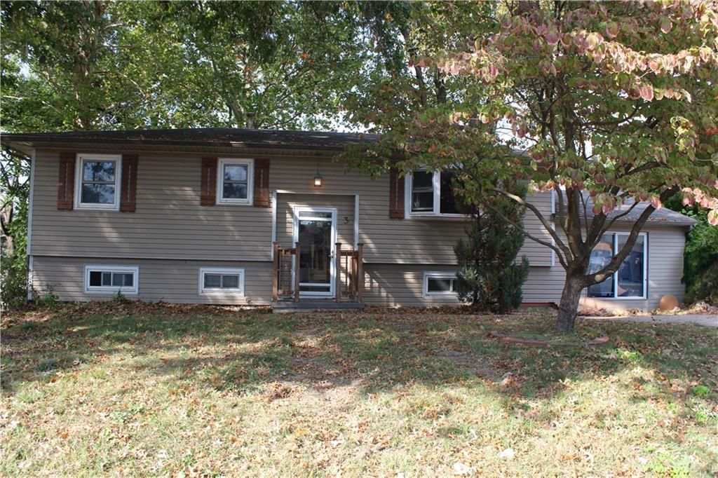 3 country club Terrace, Lexington, MO 64067