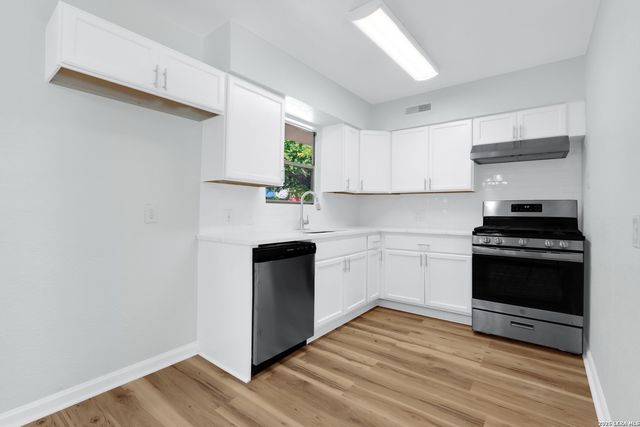 343 Blaze Ave, San Antonio, TX 78218